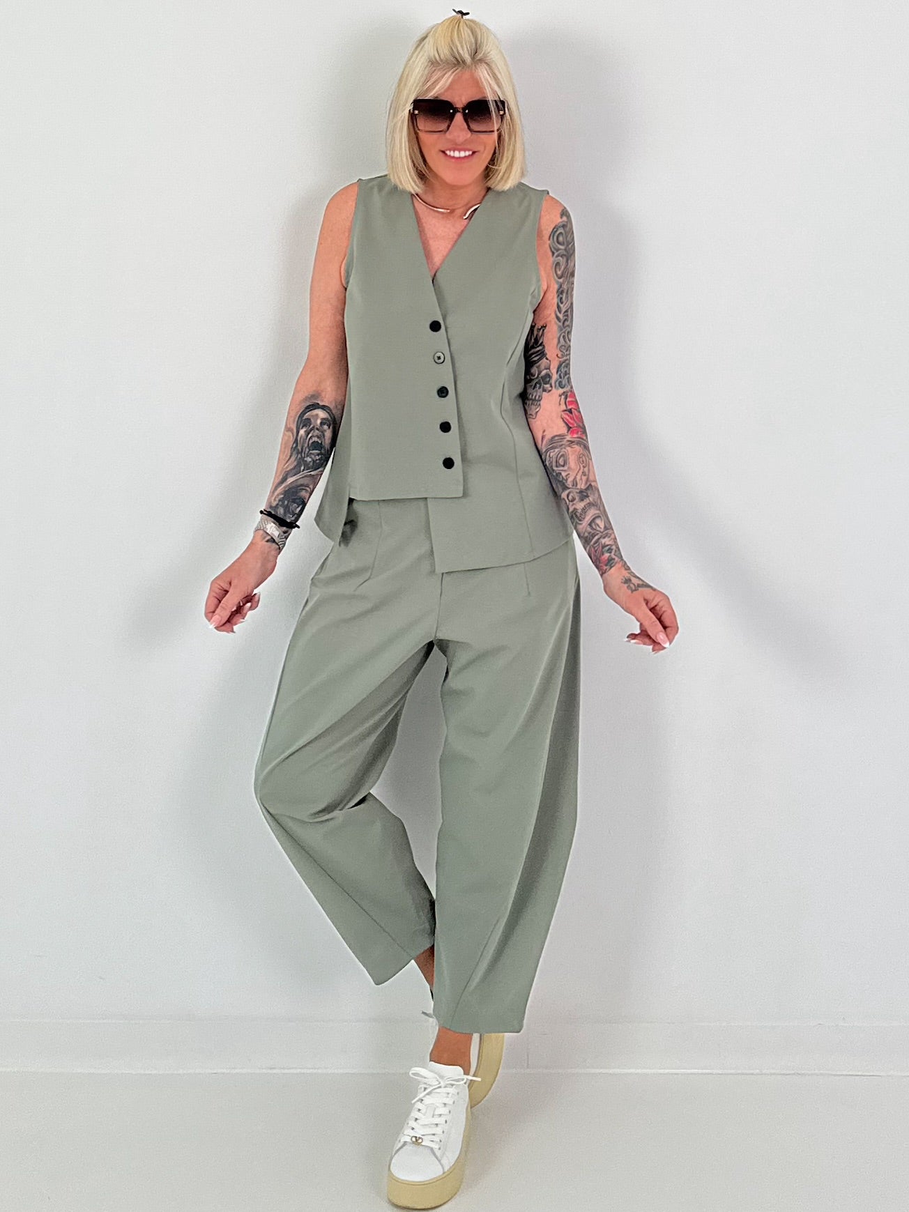 Weste asymmetrisch - khaki ( lieferbar ab 11.05.26)