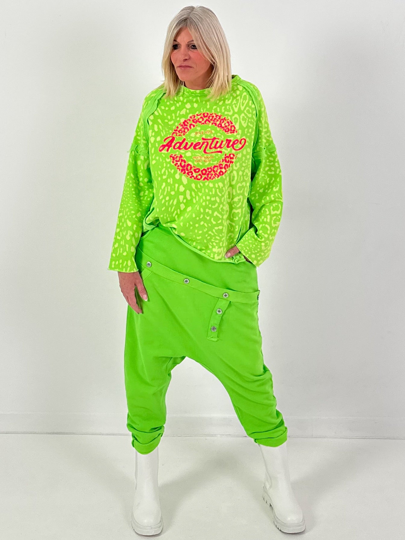 Oversized Sweatshirt Modell "Breave Adventure" - apfelgrün