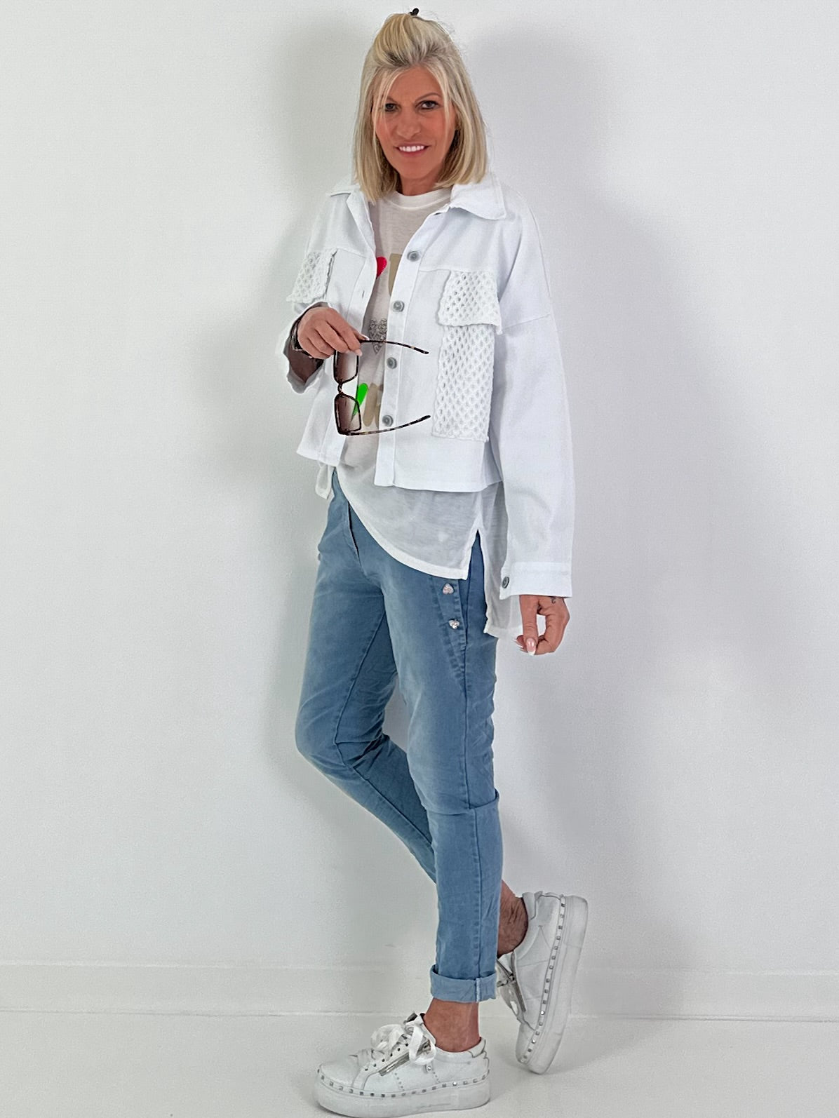 Denim jacket with crochet pockets - white
