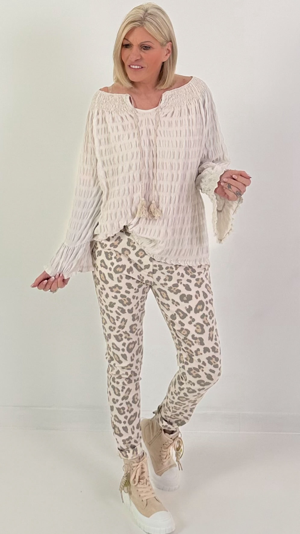 Structured tunic with tie belt and flounced sleeves - beige