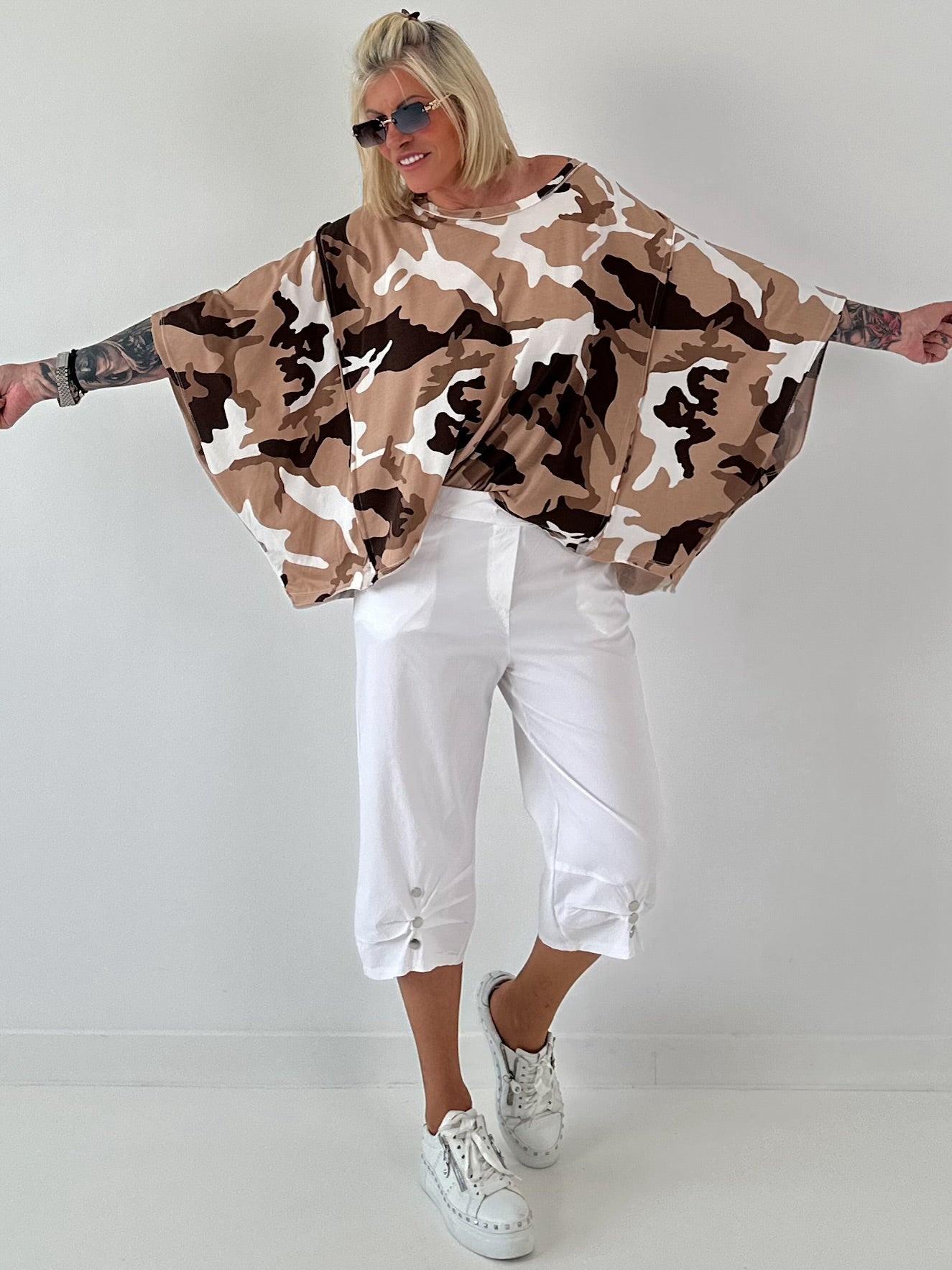 Sweatshirt model "Lace Whisper" - beige