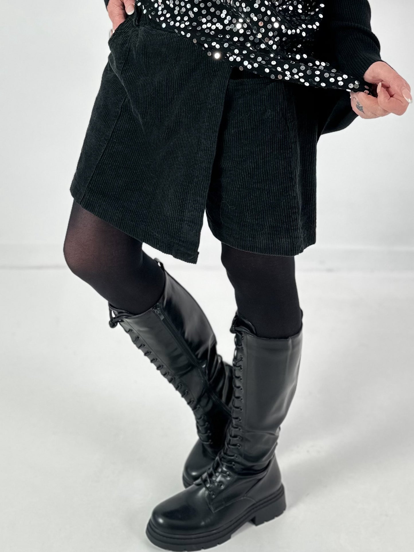 Rock Shorts Modell "Skorty" - schwarz