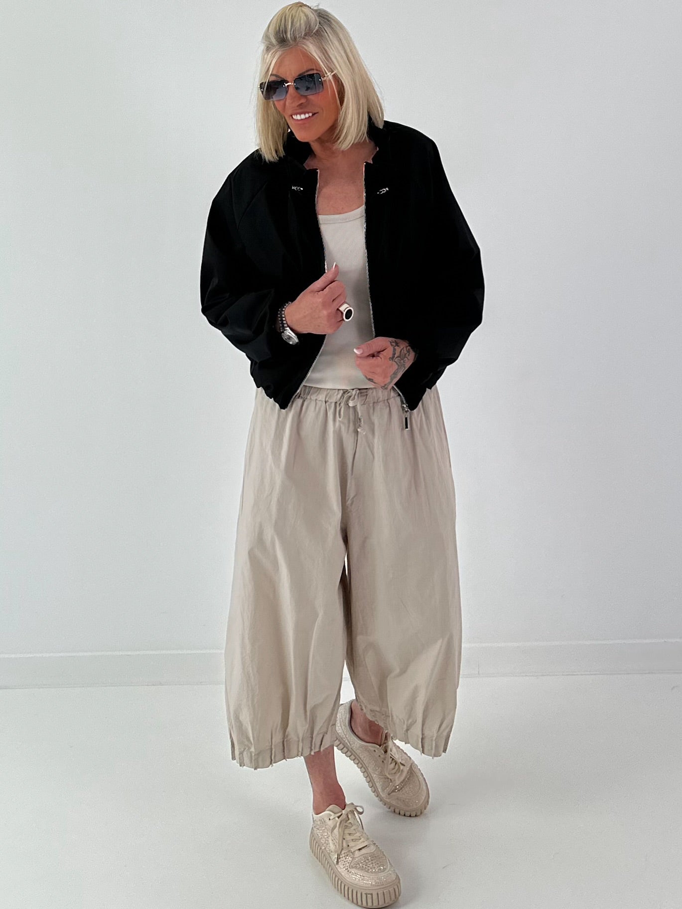 Ballon Jacke mit raffiniertem Kragen - schwarz
