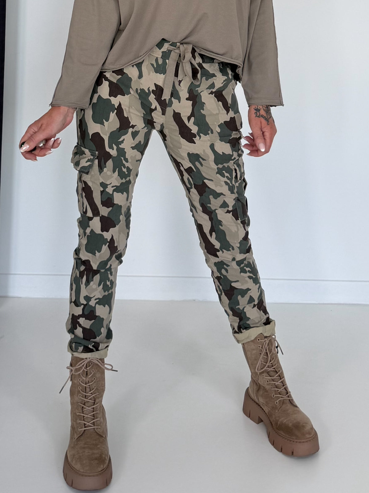 Cargo trousers with camouflage print -beige-olive-multicoloured