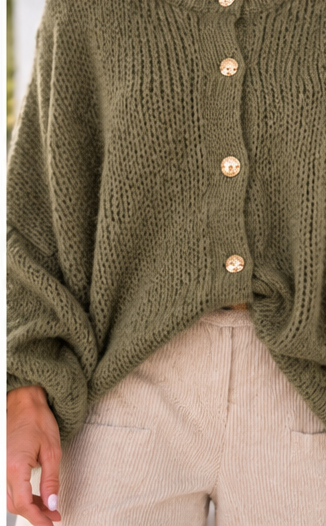 Kuschelige Oversized Strickjacke mit Außennähten - oliv