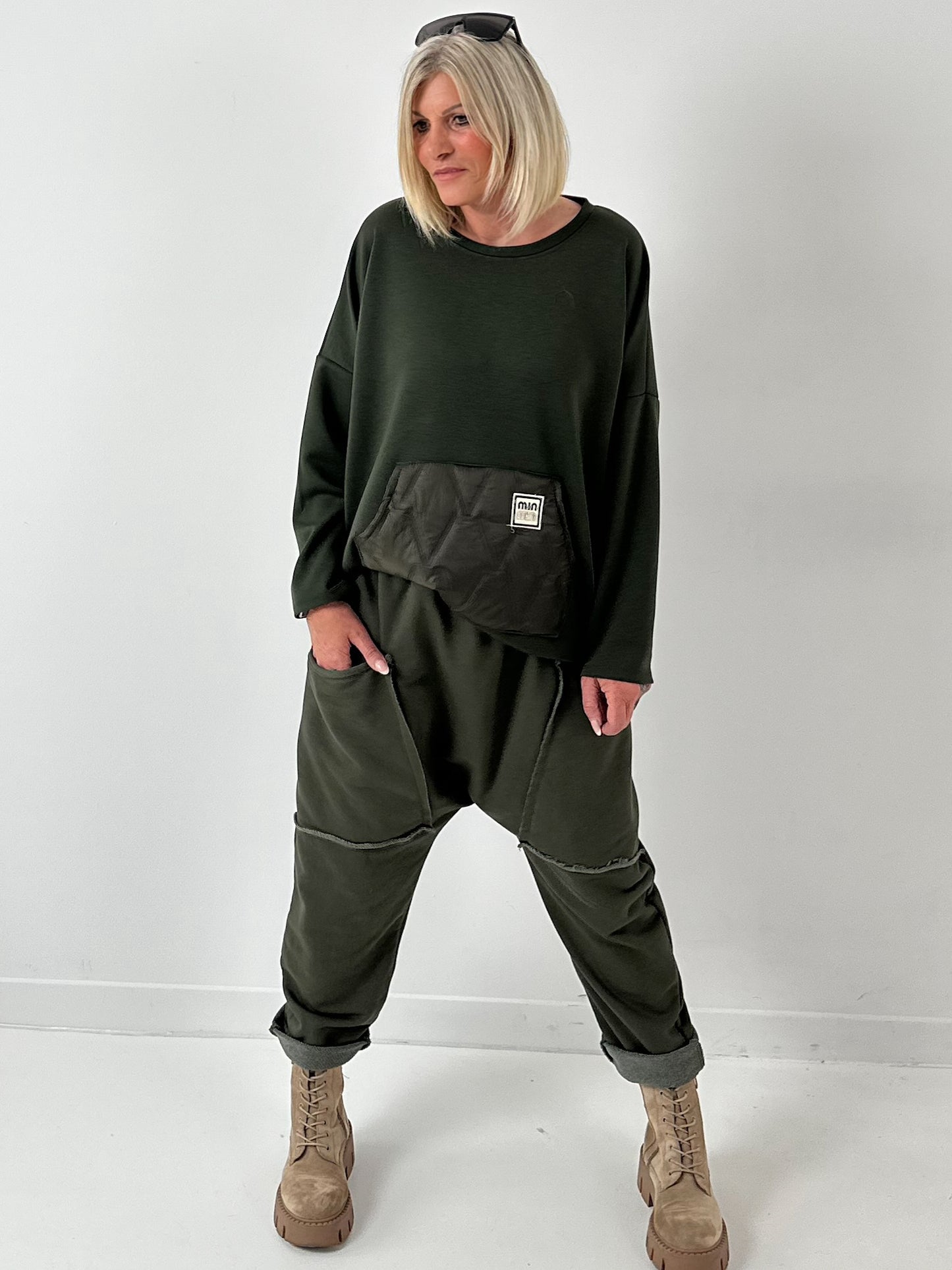 Sweatshirt model "Metro Chic" - olive