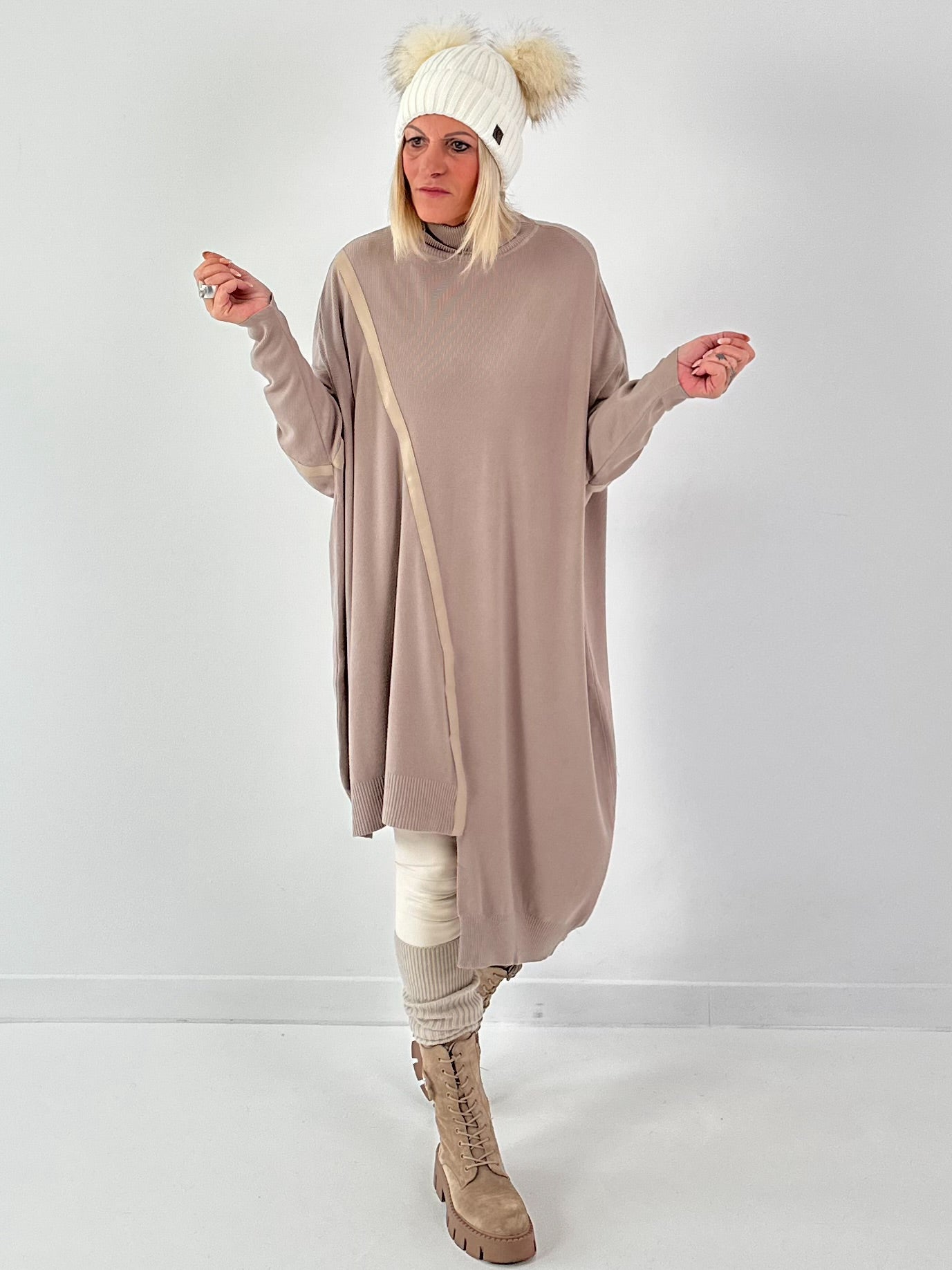 Asymmetrische oversized trui model "Line Affair" - beige