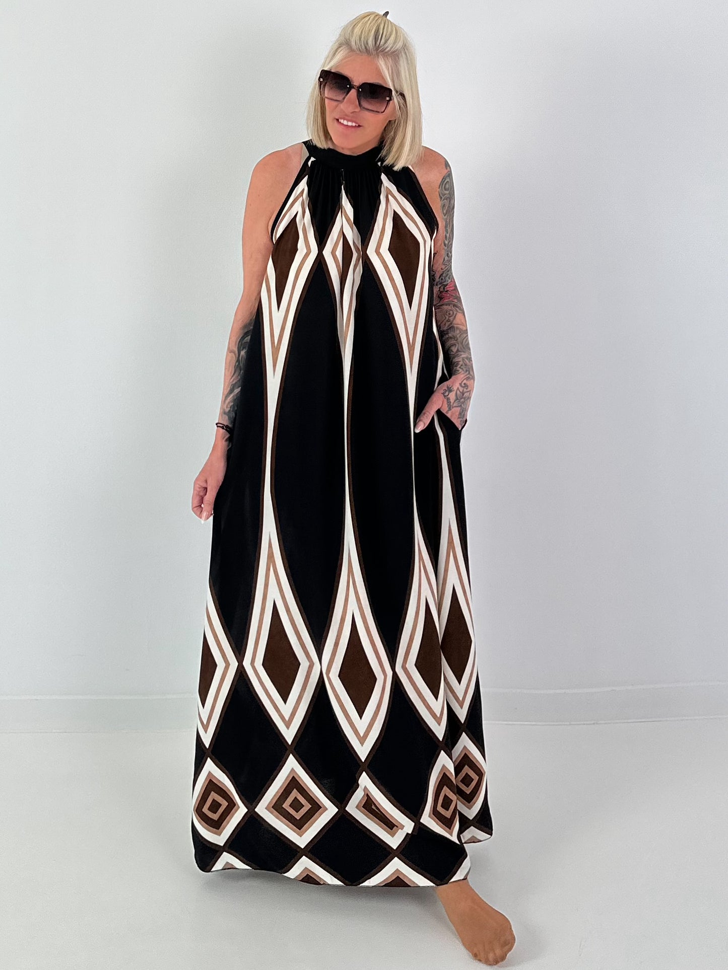 Neckholder Kleid mit All-Over Muster - schwarz-braun-mehrfarbig
