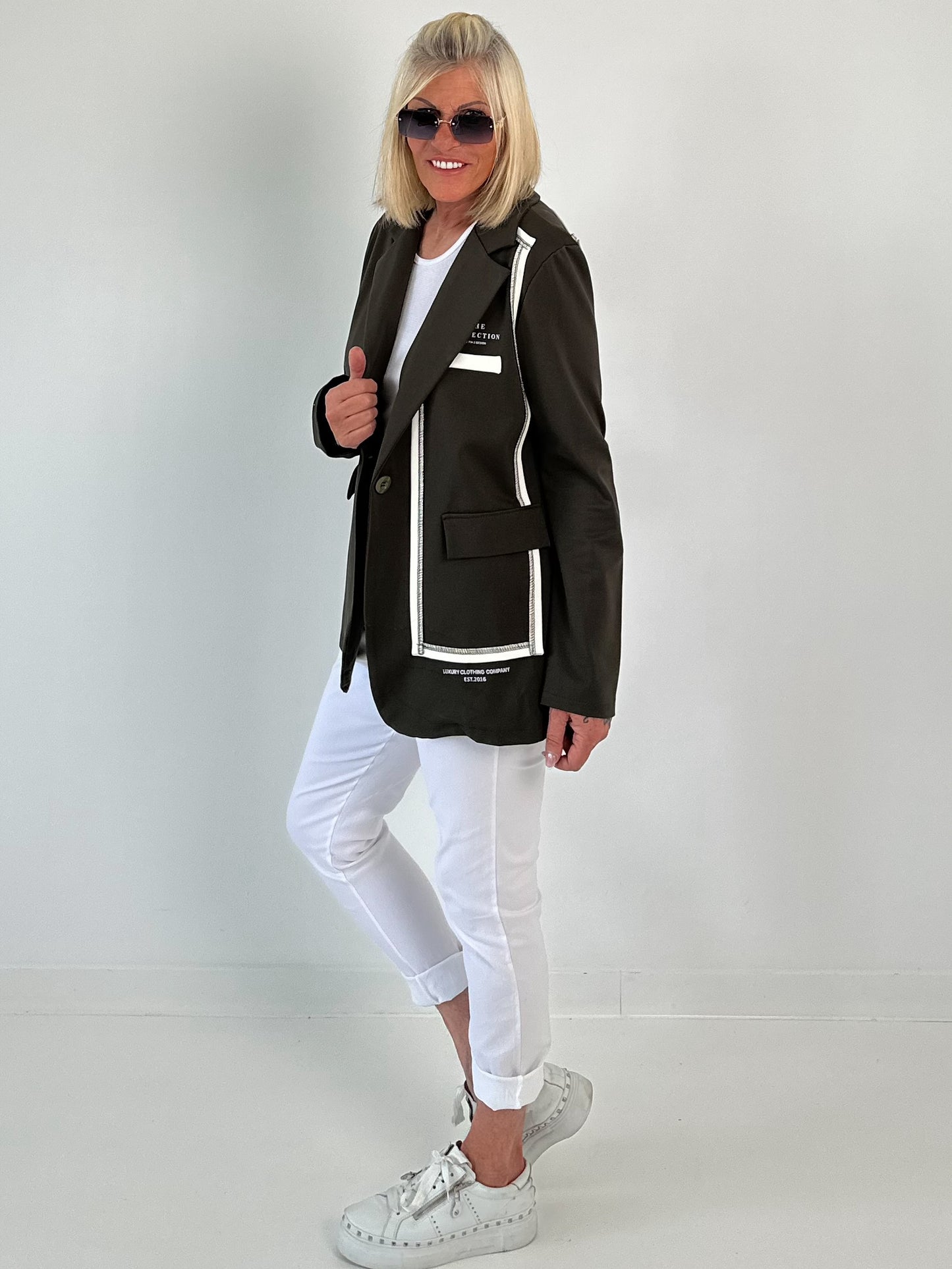 Blazer mit Statement Patch - oliv