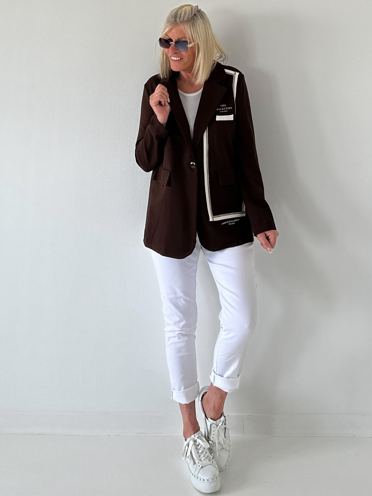 Blazer mit Statement Patch - mokka