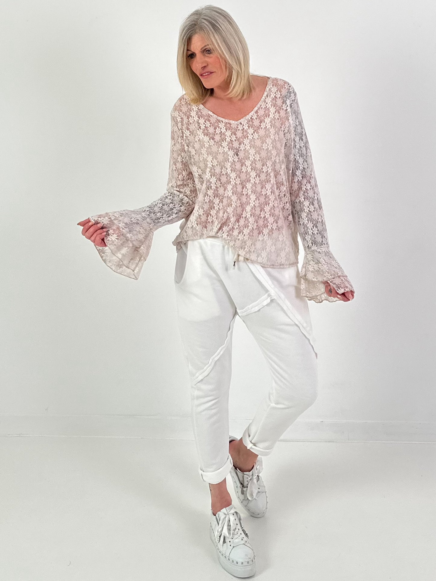 Blouse van bloemenkant - beige