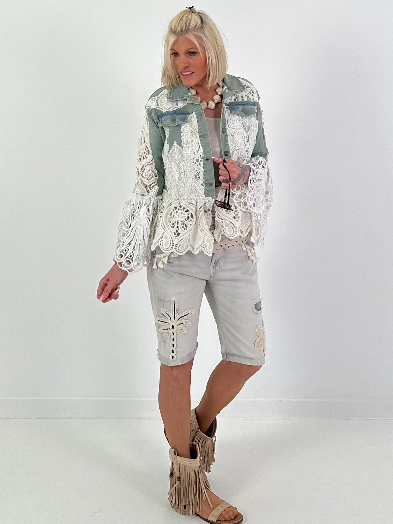 Boho Jeansjacke mit besonderen Details - denim-weiss
