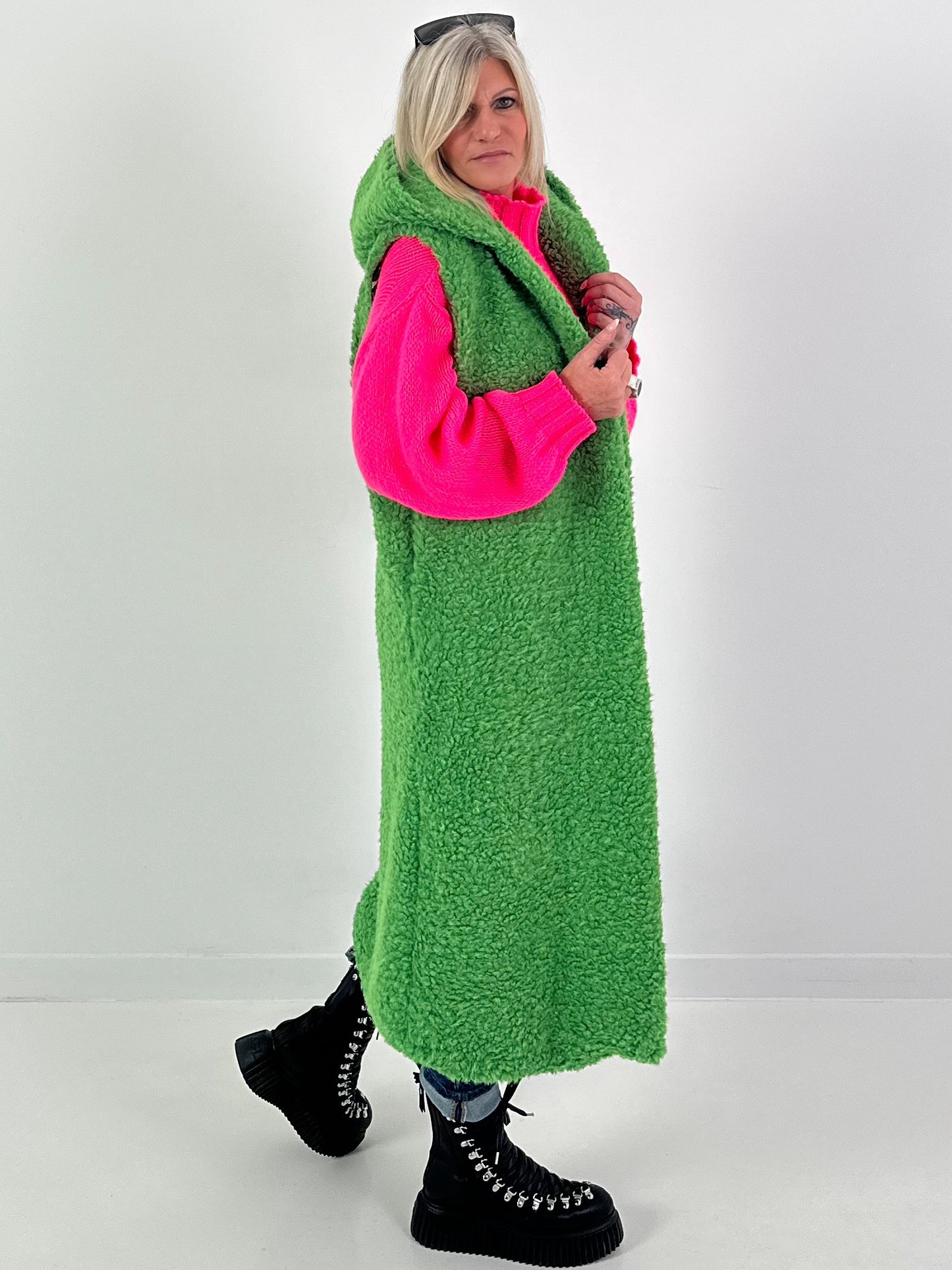 Long vest model "Leo Layers" - green