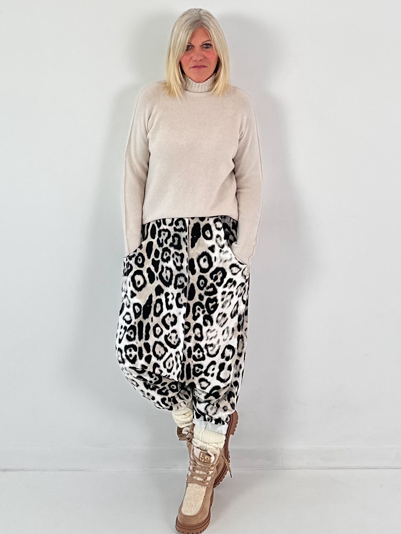 Trui model "Minimal Chic" - beige