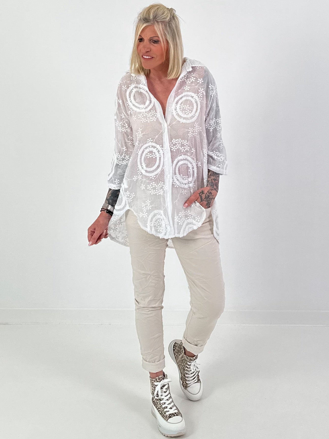 Seidenbluse mit Frottee-Applikationen - weiss