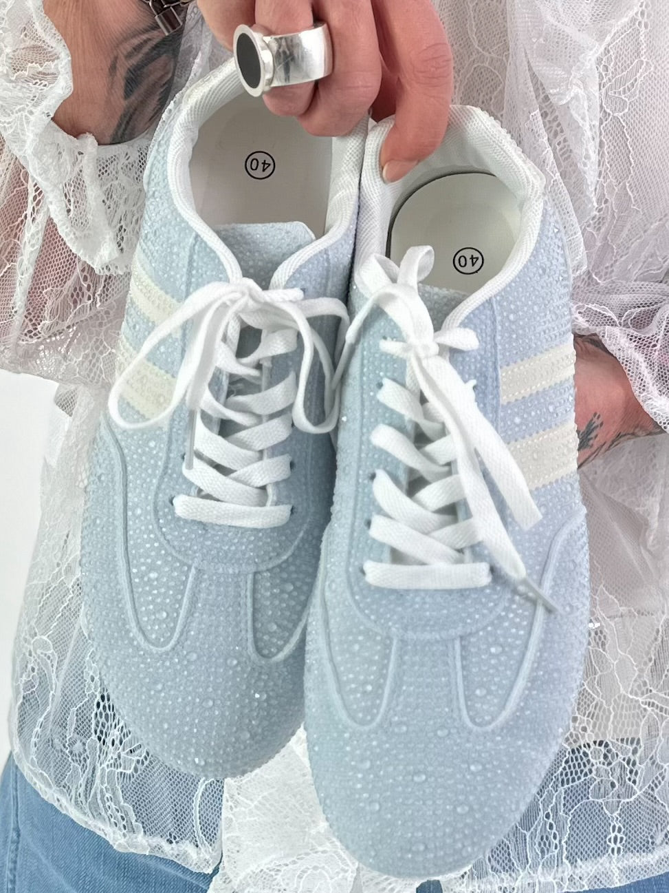 Sneaker mit Steinchen - hellblau