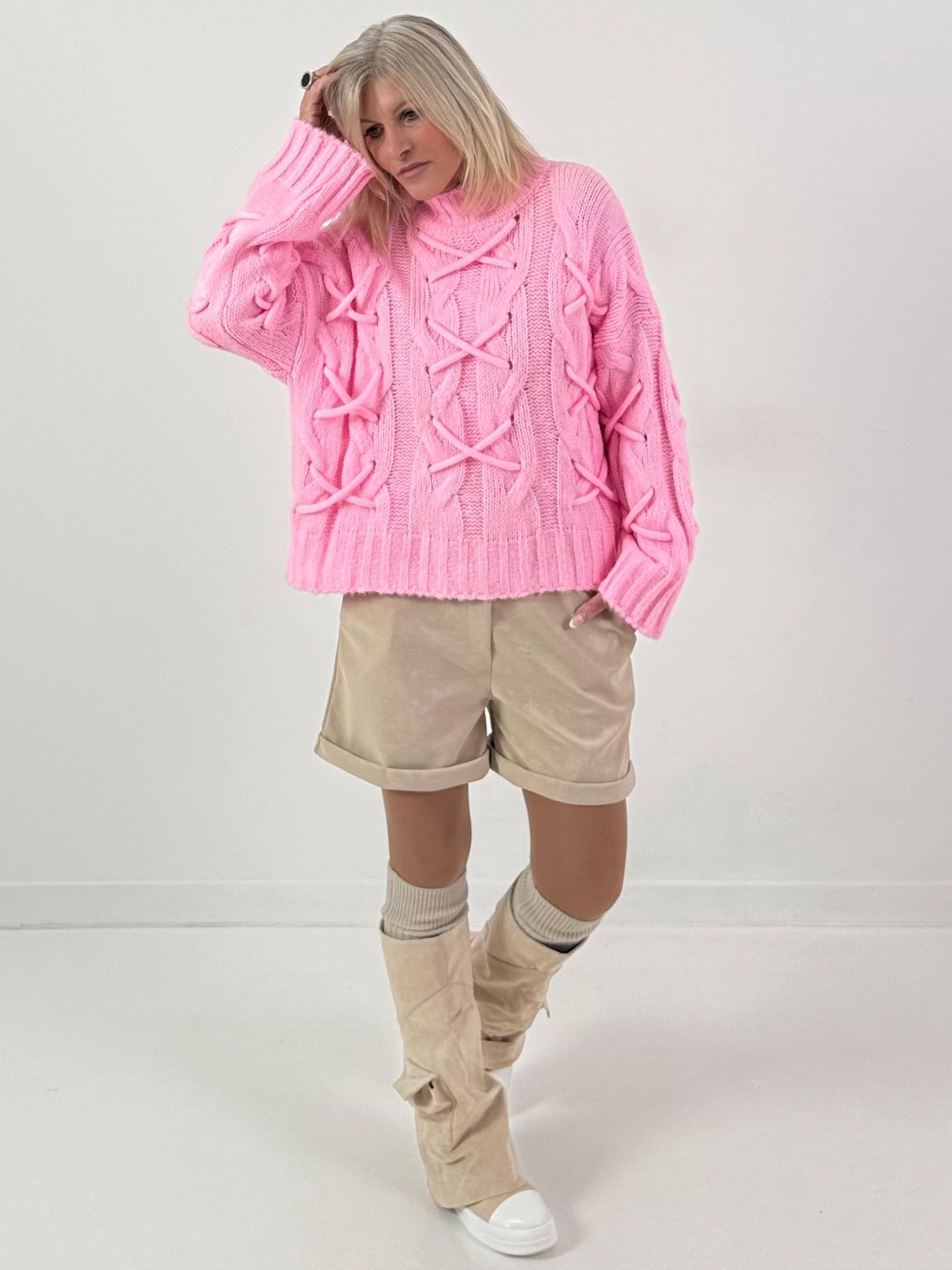 Trui model "Cozy Lace-Up" - roze