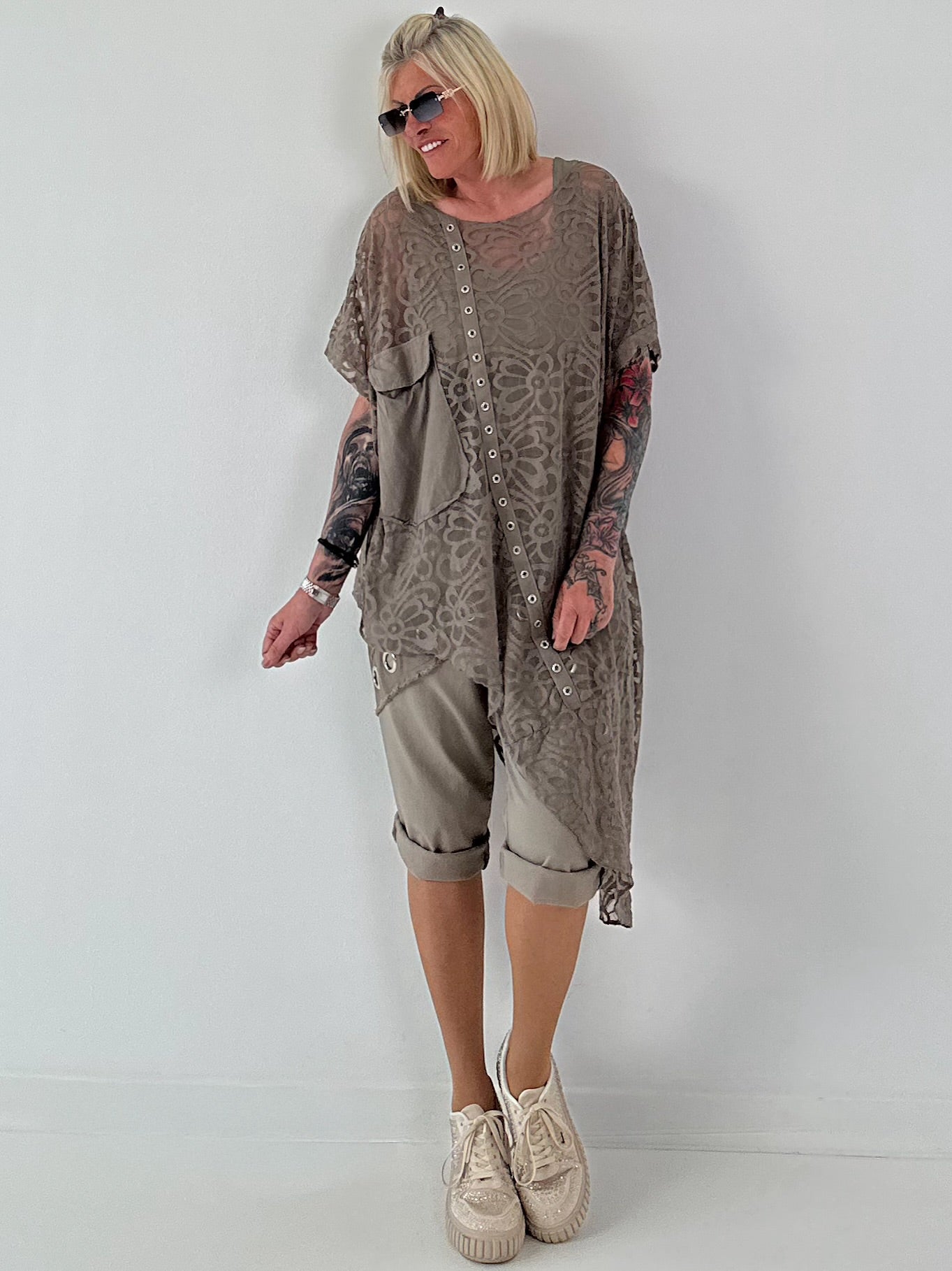 Asymmetrische oversized Tunika mit Jeans Applikationen - taupe