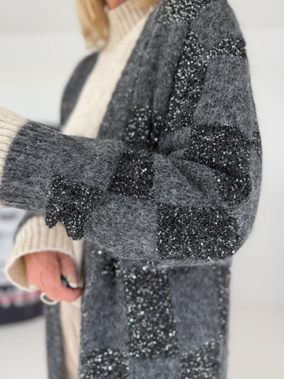 Strickmantel mit Pailletten - anthrazit