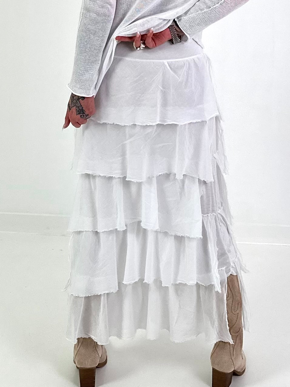 Long skirt with ruffles - white