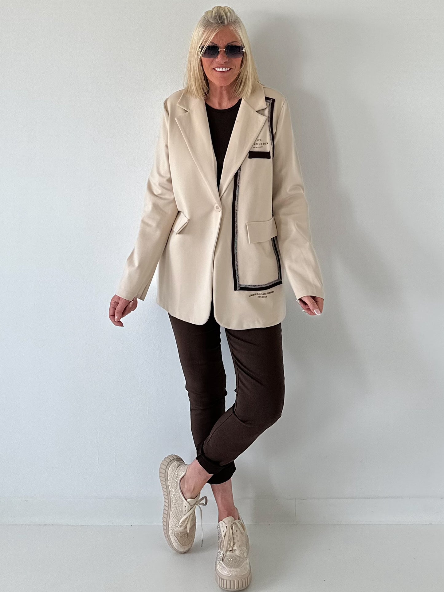 Blazer with statement patch - beige