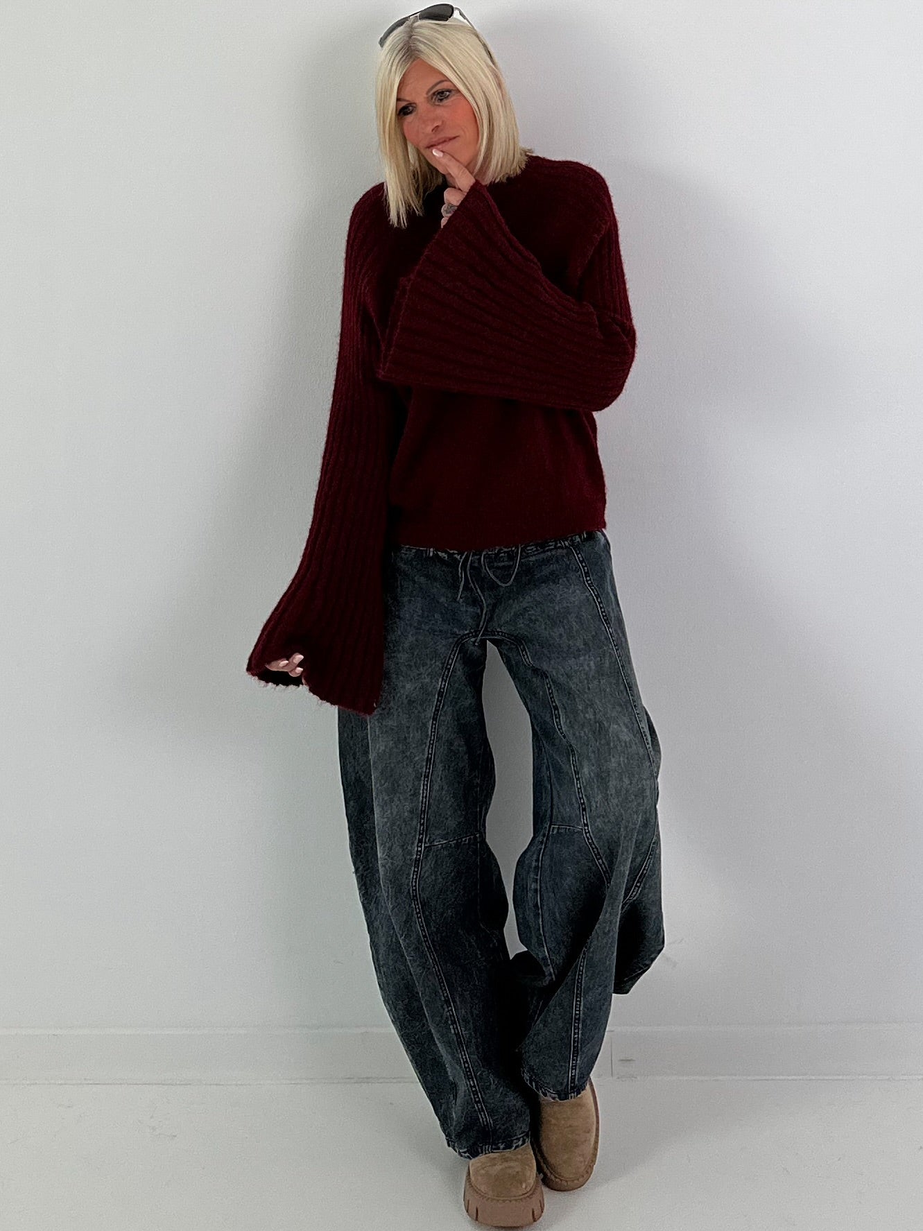 Weicher Pullover mit stylischen Trompetenärmeln - burgunda