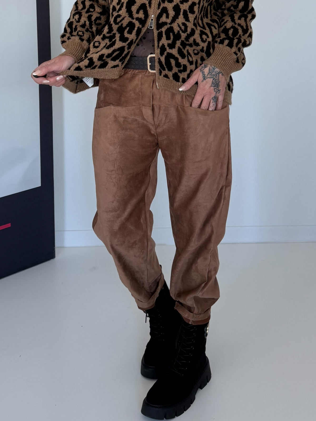 Hose in Wildleder-Optik mit Gürtel - camel