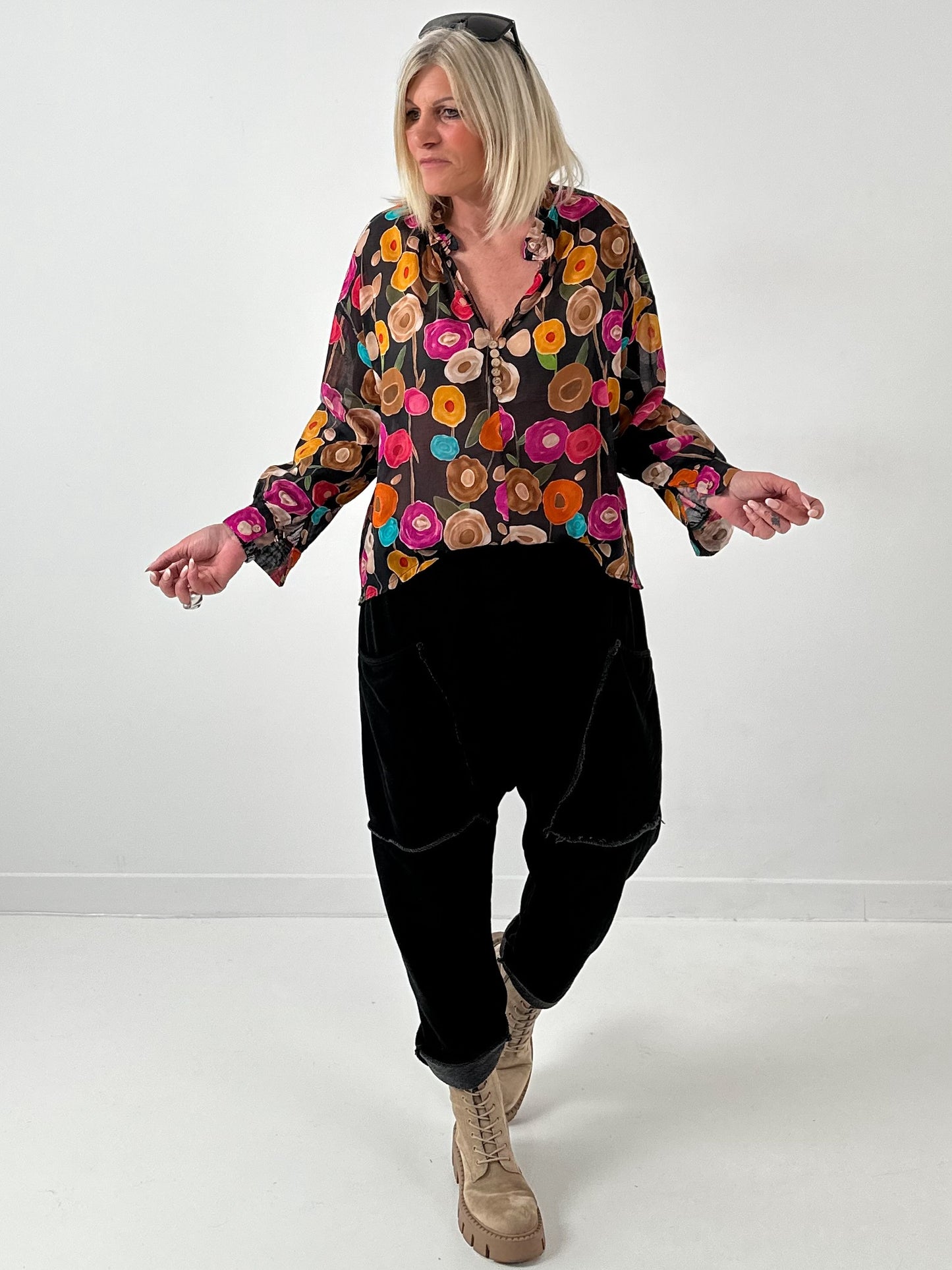 Tuniek model "Flower" - zwart-multicolor