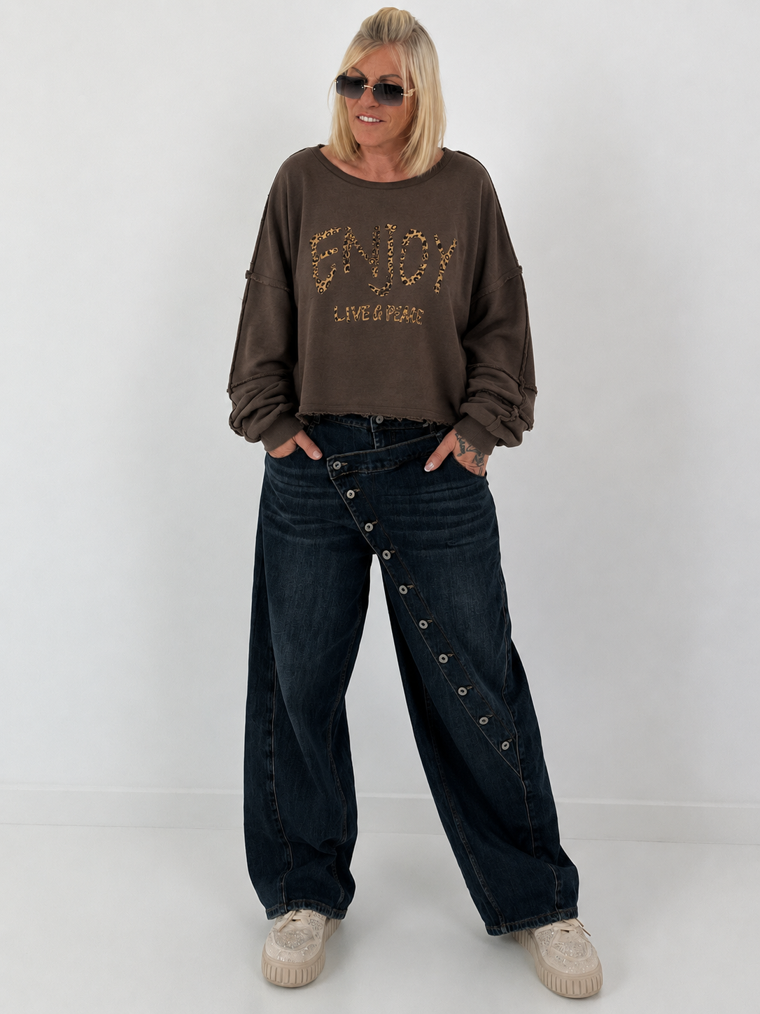Sweater mit Linksnähten und Print - mokka