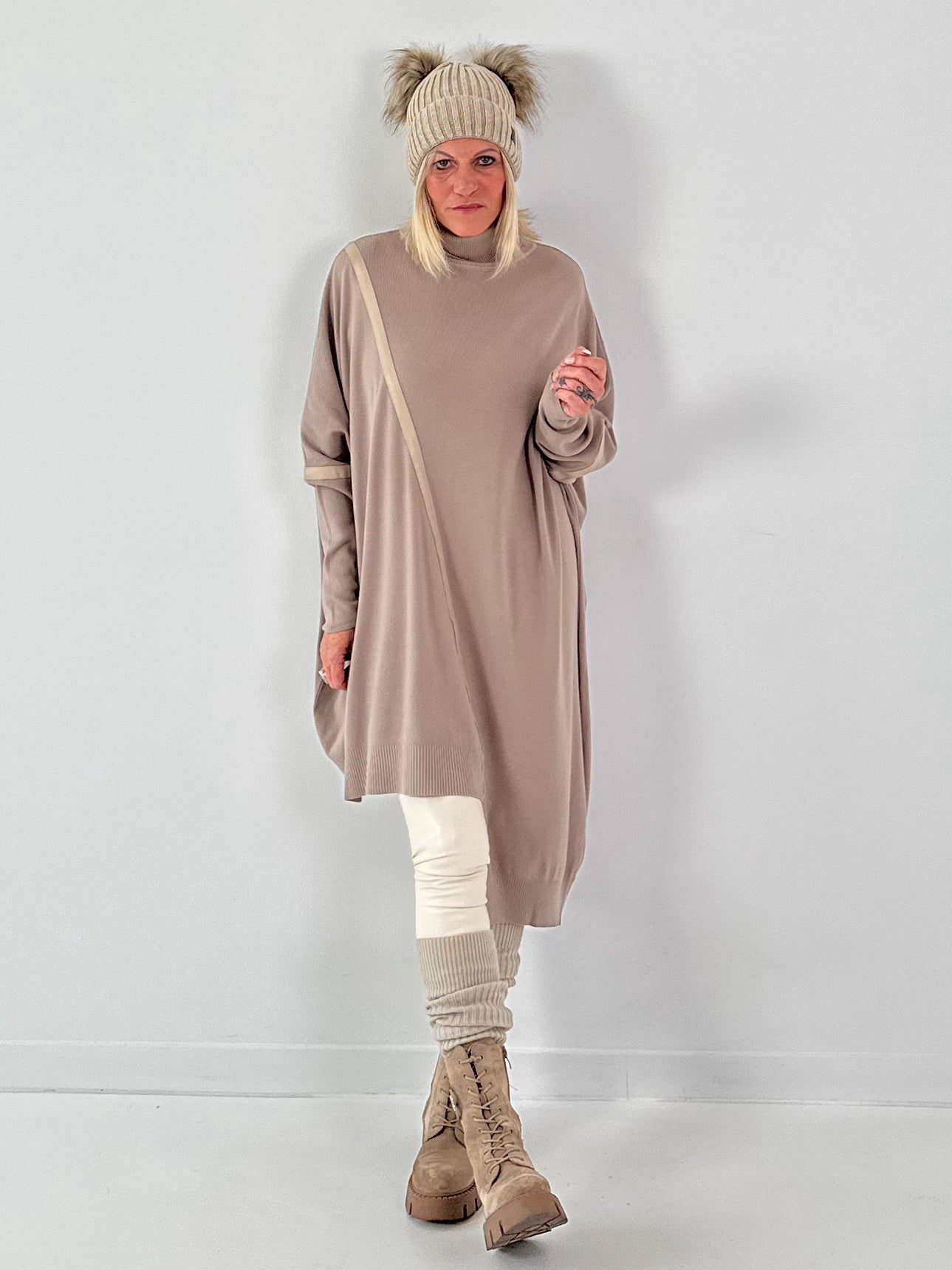 Asymmetrische oversized trui model "Line Affair" - beige