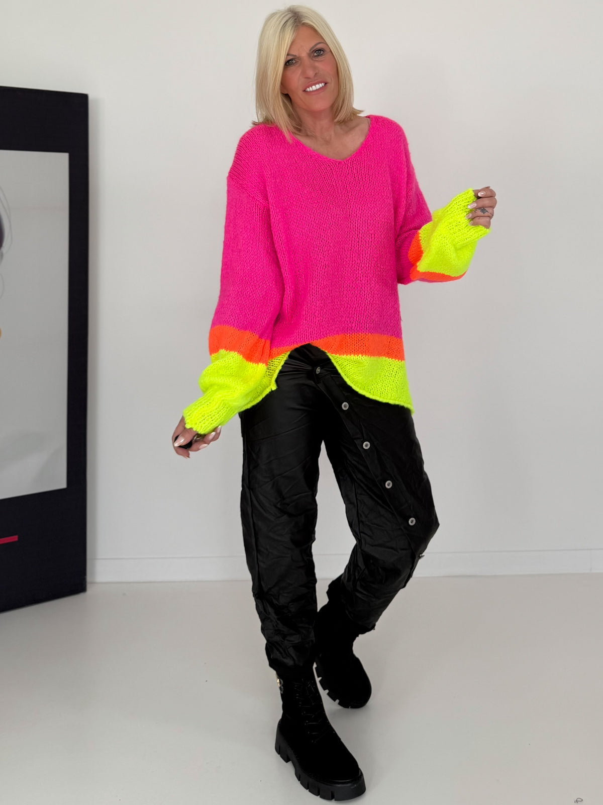 Pullover mit V-Ausschnitt - neonpink-mehrfarbig