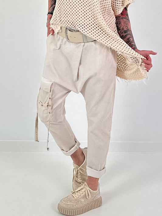 Baggy Hose mit aufgesetzter Cargo Tasche - beige