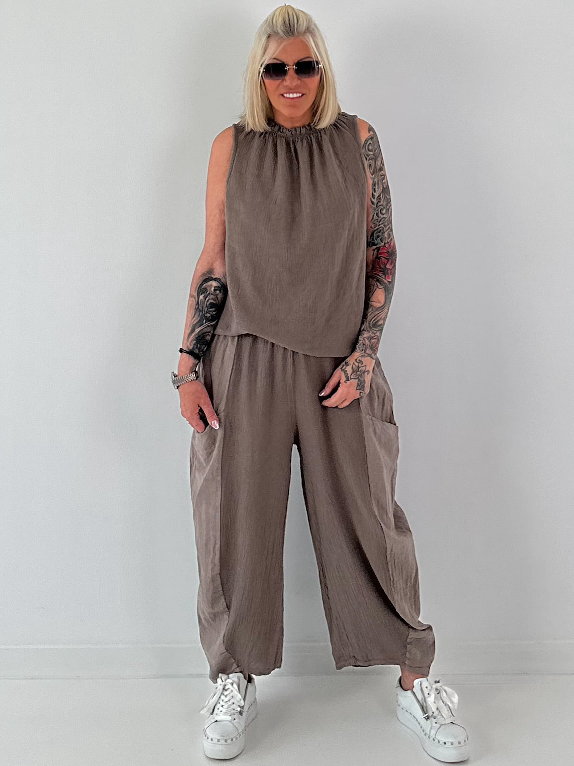 Grobes Baumwoll Top mit Rüschenkragen - taupe