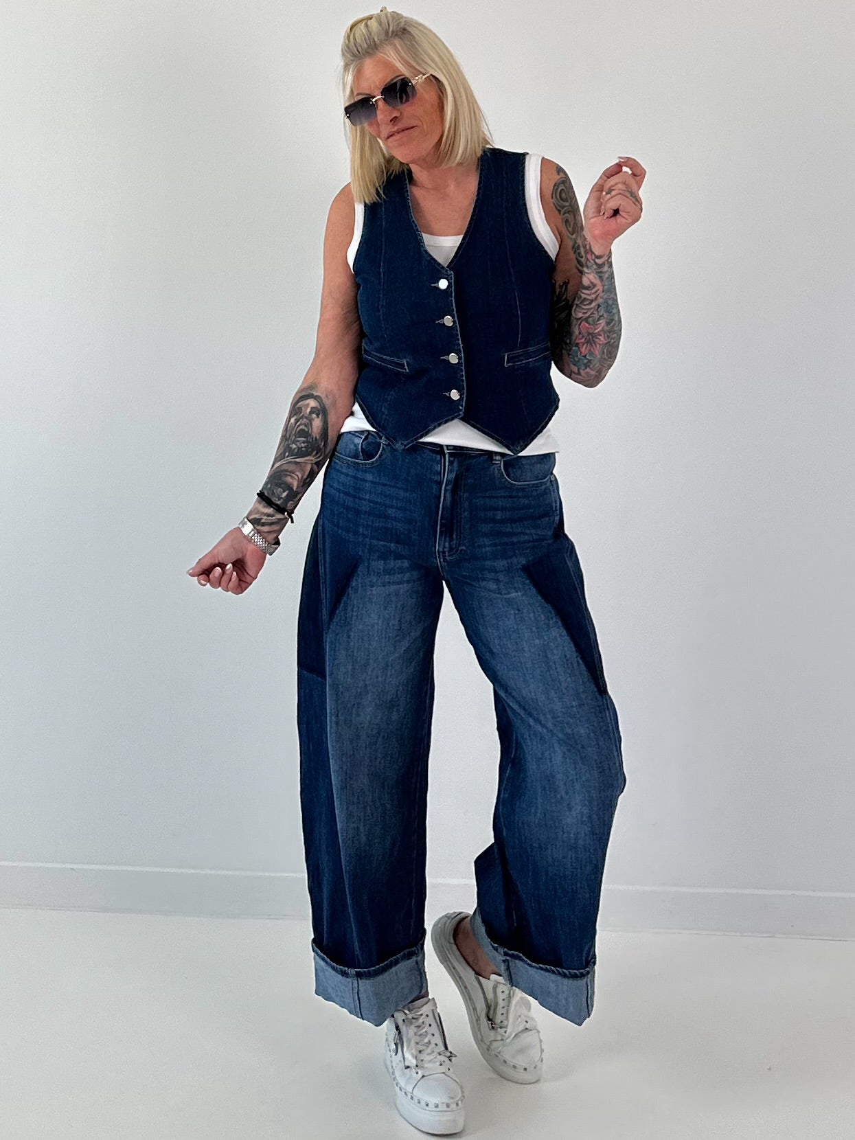 Denim vest with silver buttons