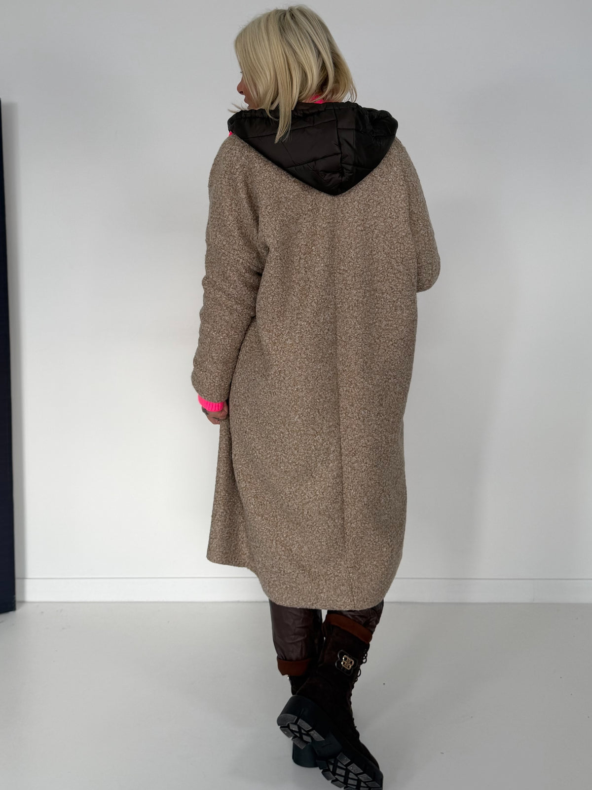 Mantel in Teddy-Curl-Optik und Neon-Akzenten - taupe
