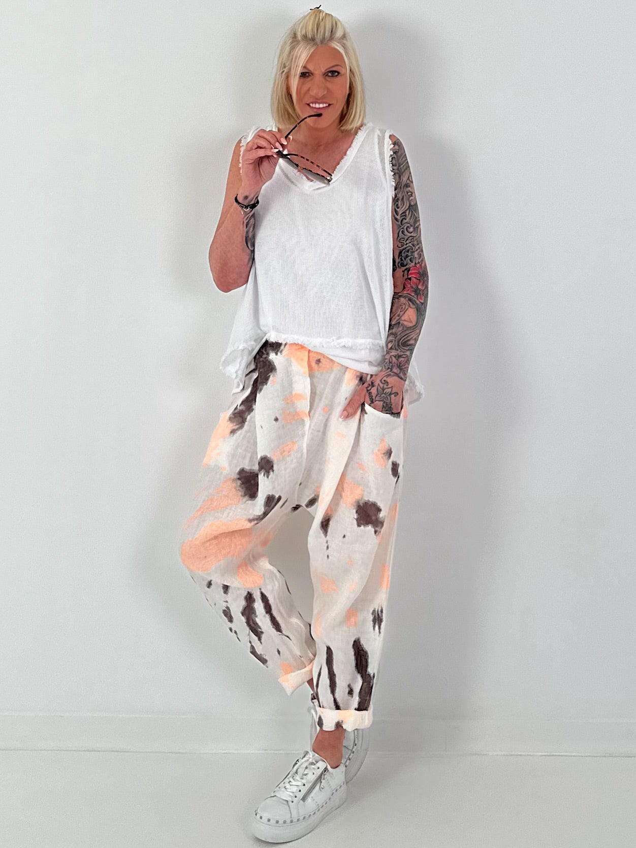 Linen Baggy with Tie-Dye Pattern - white-neon orange-dark brown
