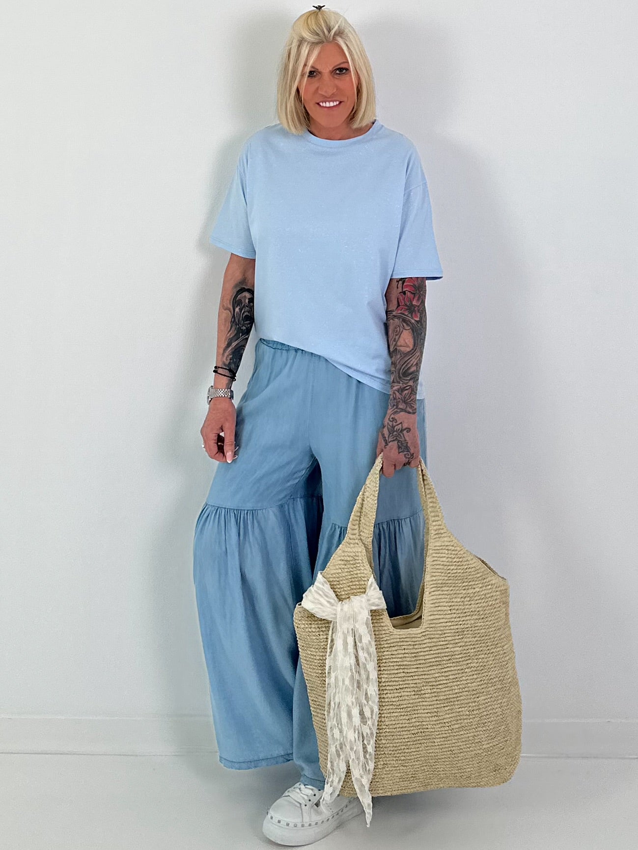 Jeans with wide flounce - light blue