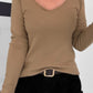Geribbeld T-shirt met gerafelde V-hals - camel