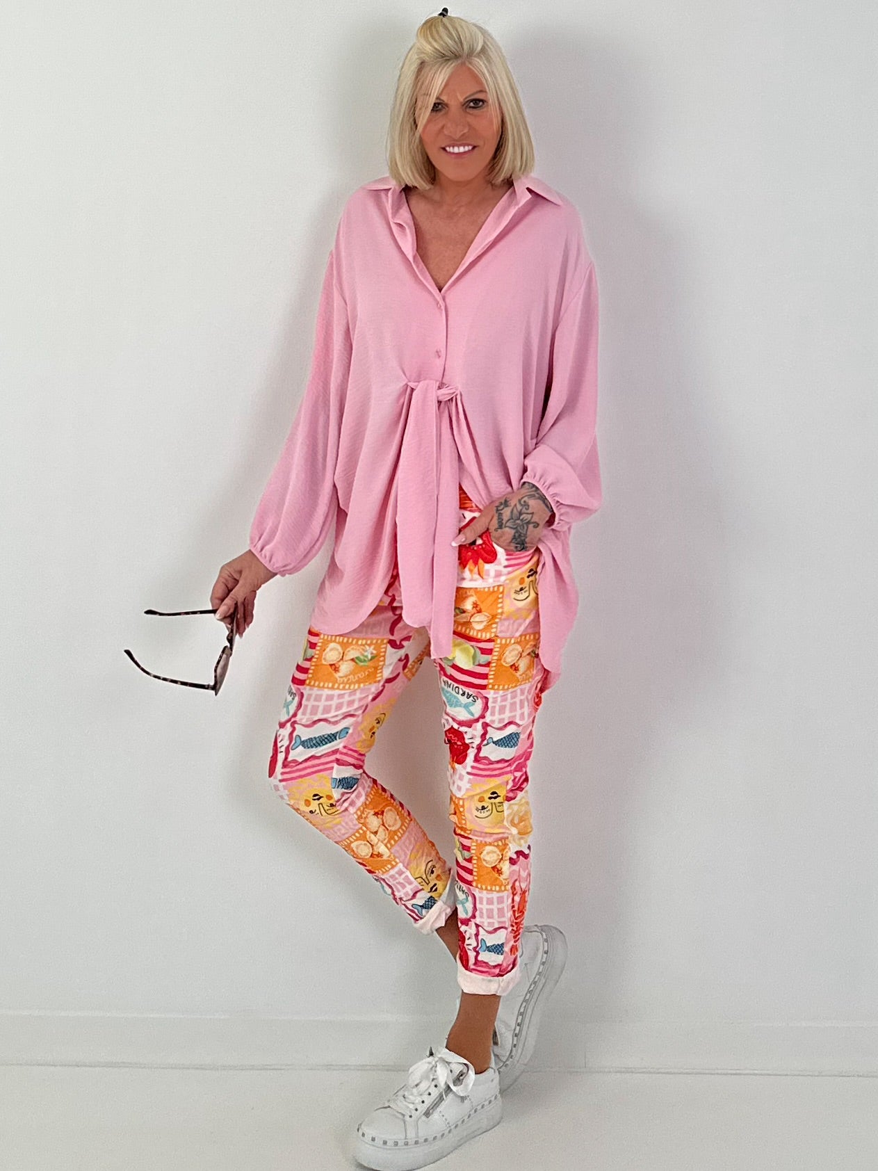 Hose mit All-Over Print-Mix - rosa-mehrfarbig