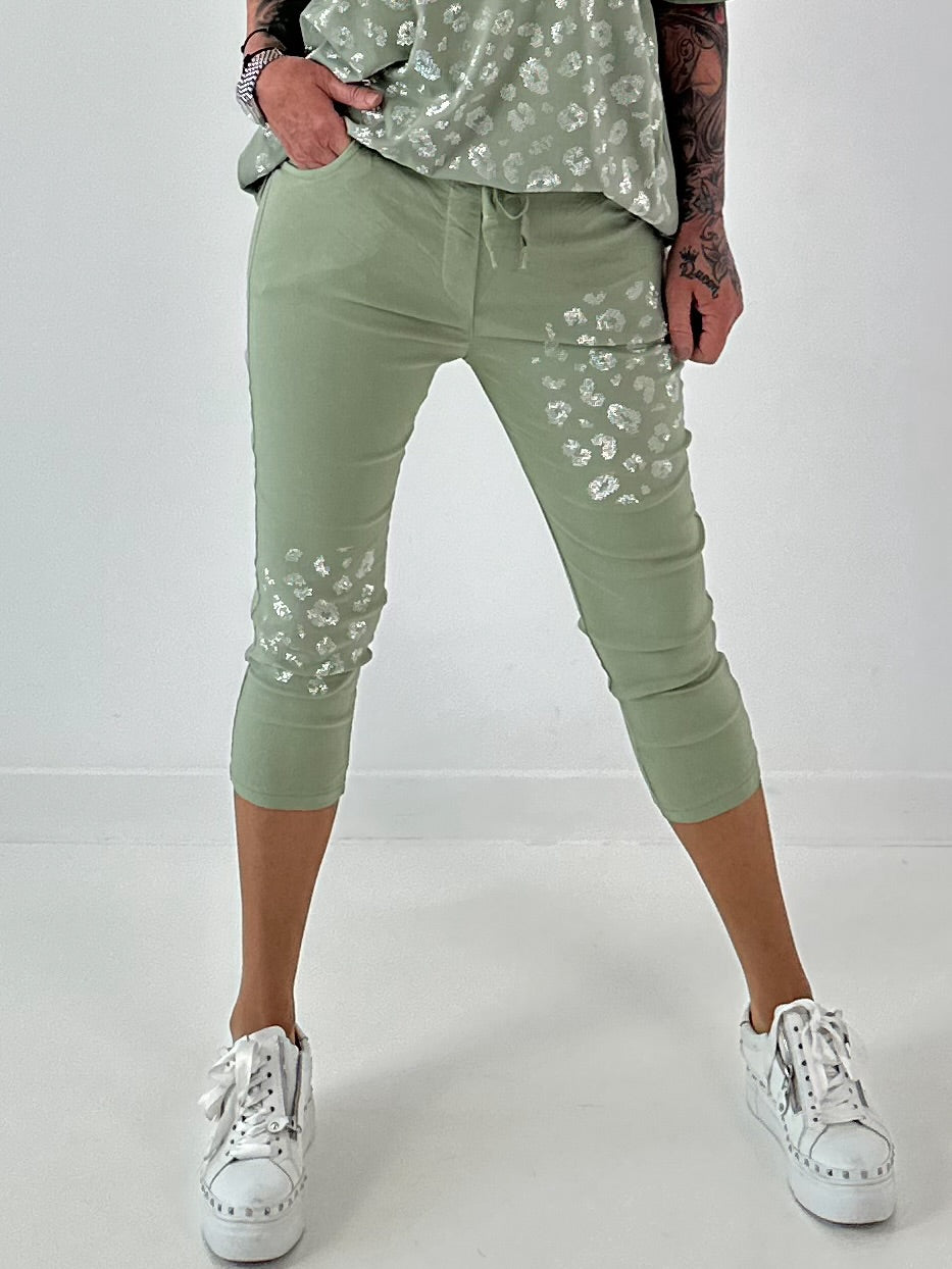 Capri Hose mit Leo Strass - salbei