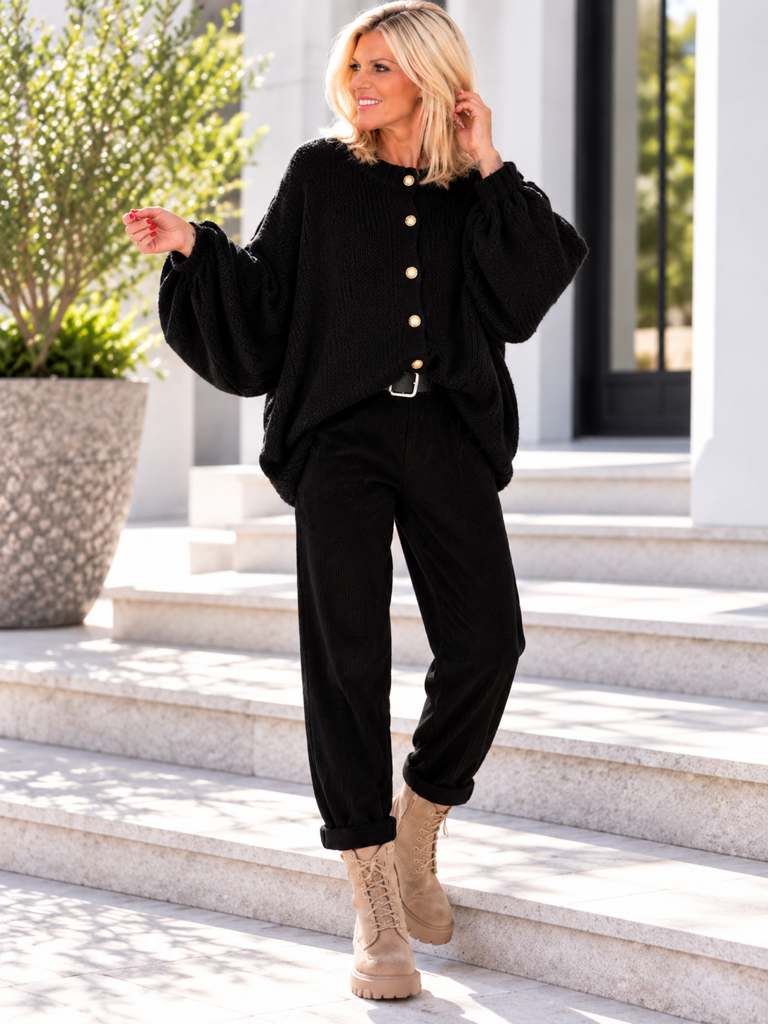 Kuschelige Oversized Strickjacke mit Außennähten - schwarz