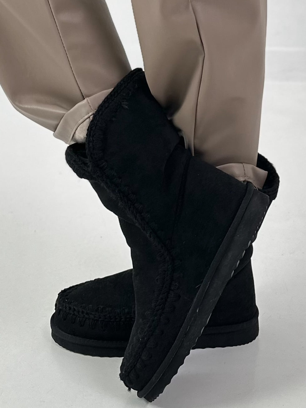 Bootie model "Urban Nature" - black