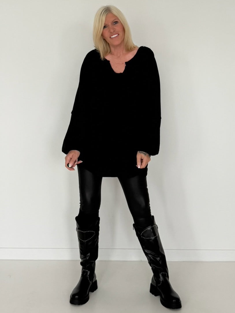 Oversized Sweater mit V-Neck und Inside-Out-Nähten - schwarz ( lieferbar ab ca. 16.10.26)