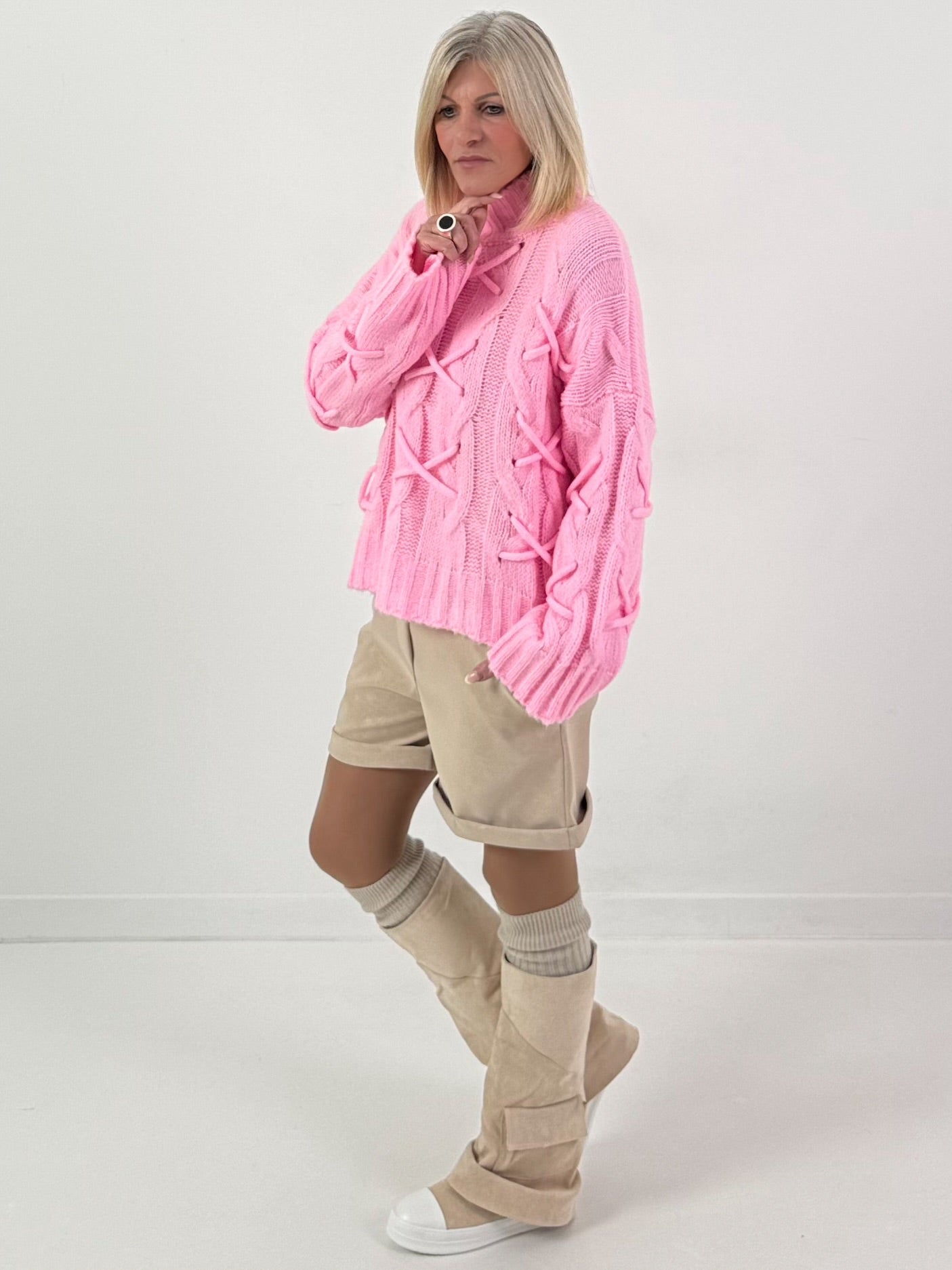 Trui model "Cozy Lace-Up" - roze