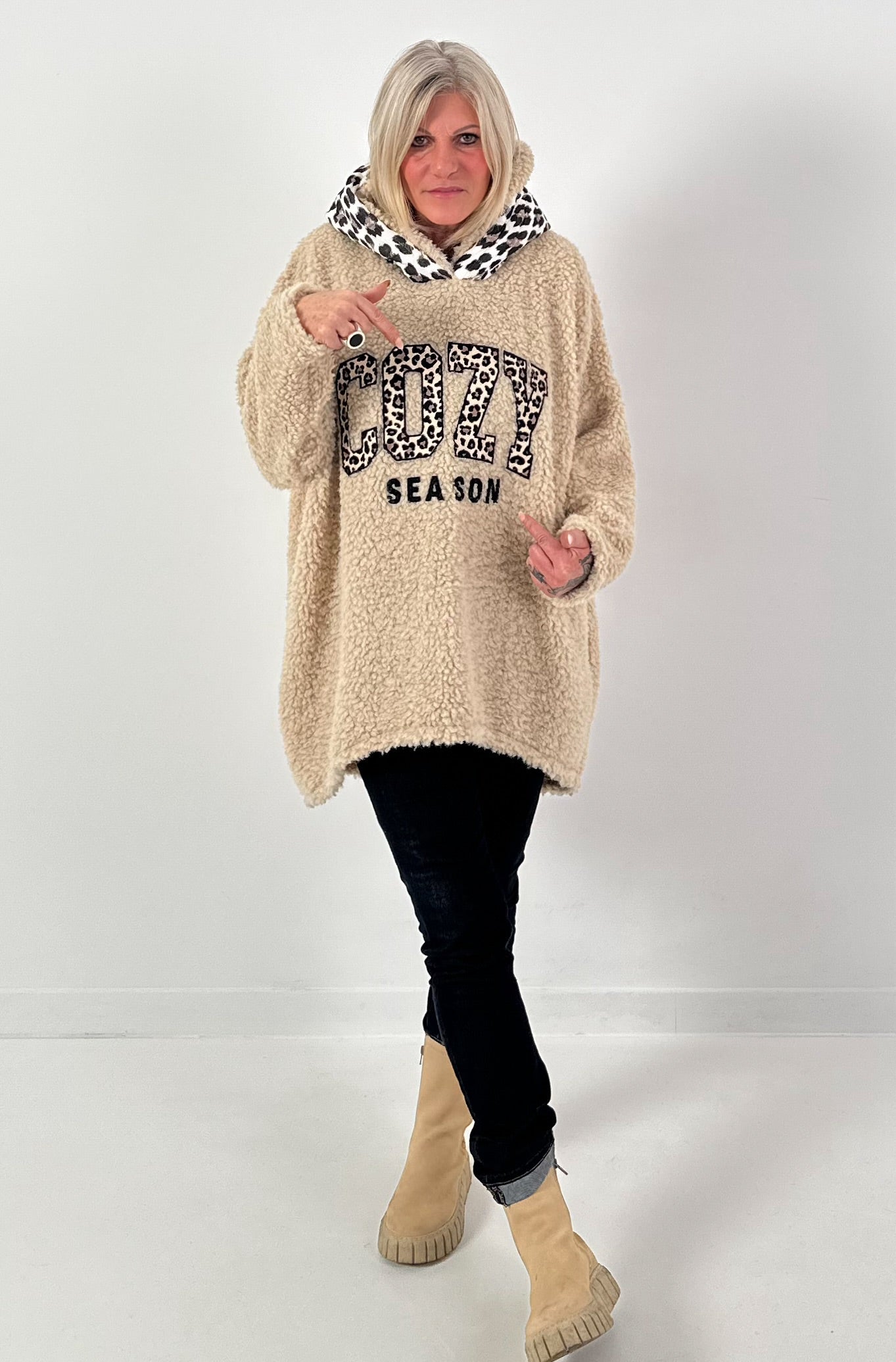 Hoodie model "Cozy Season" - beige