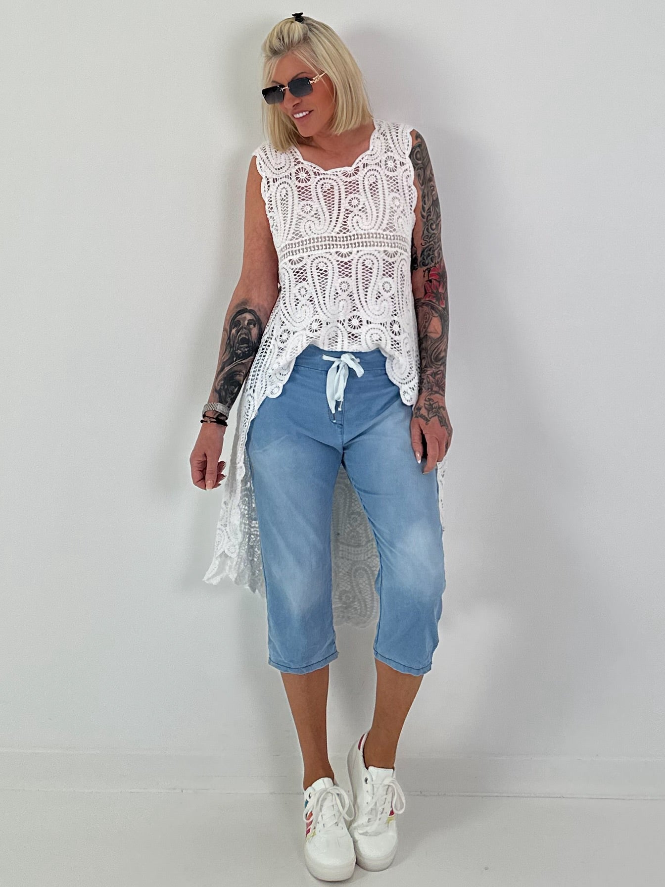 Short jeans with statement waistband - light blue