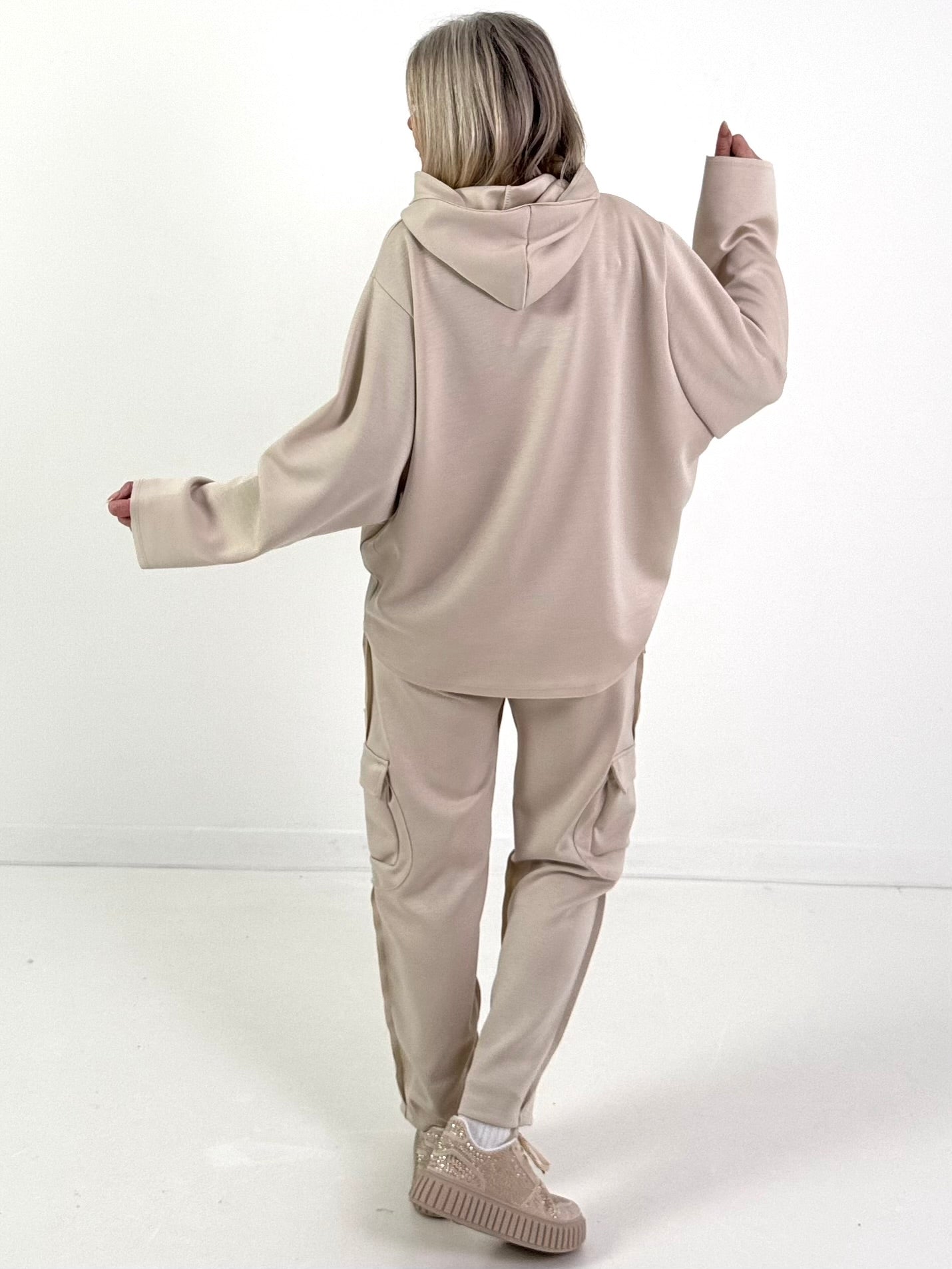 Hoodie Modell "Blush Motion" - beige