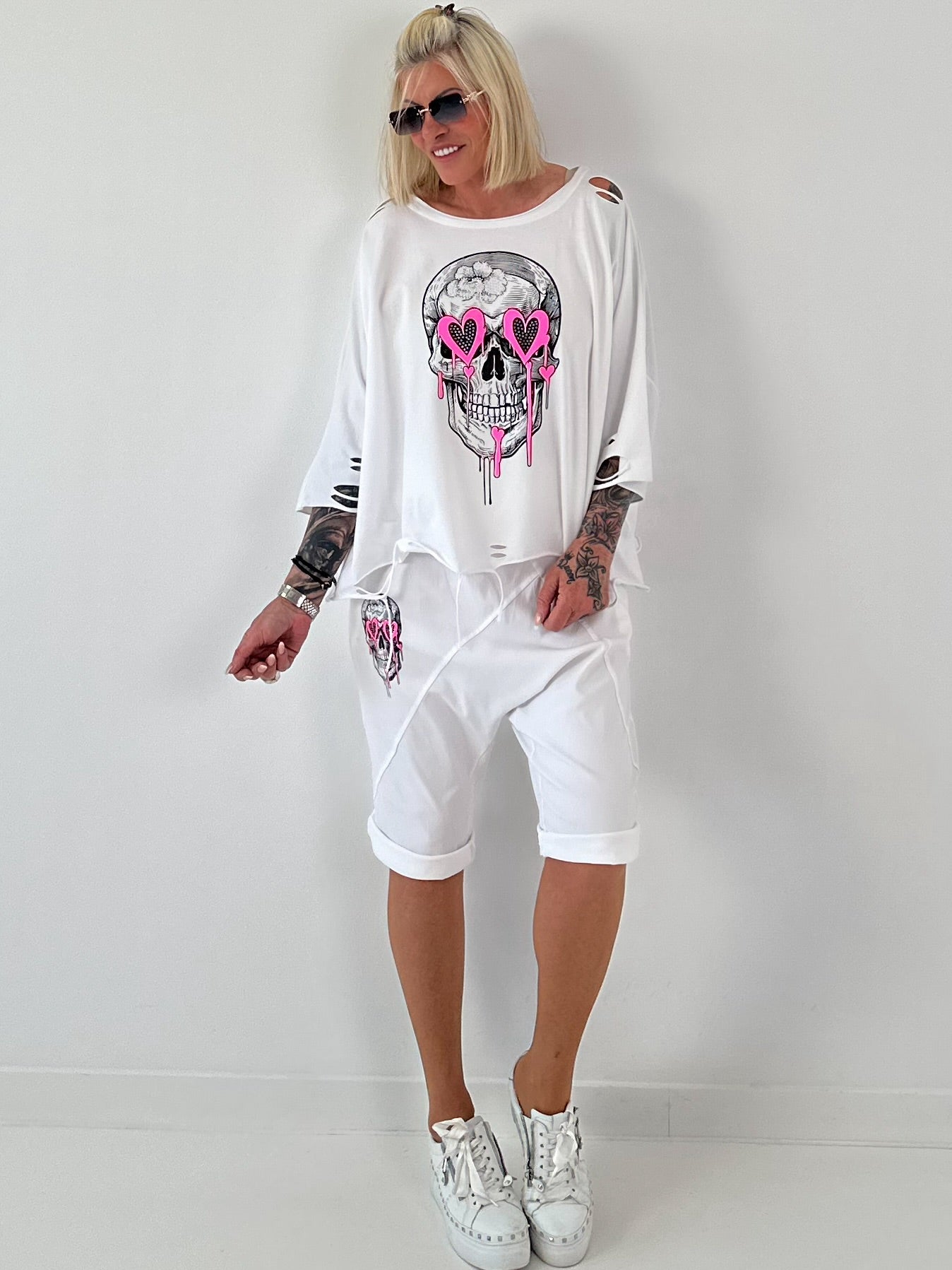 Kurze Baggy mit breiten Nähten - weiss