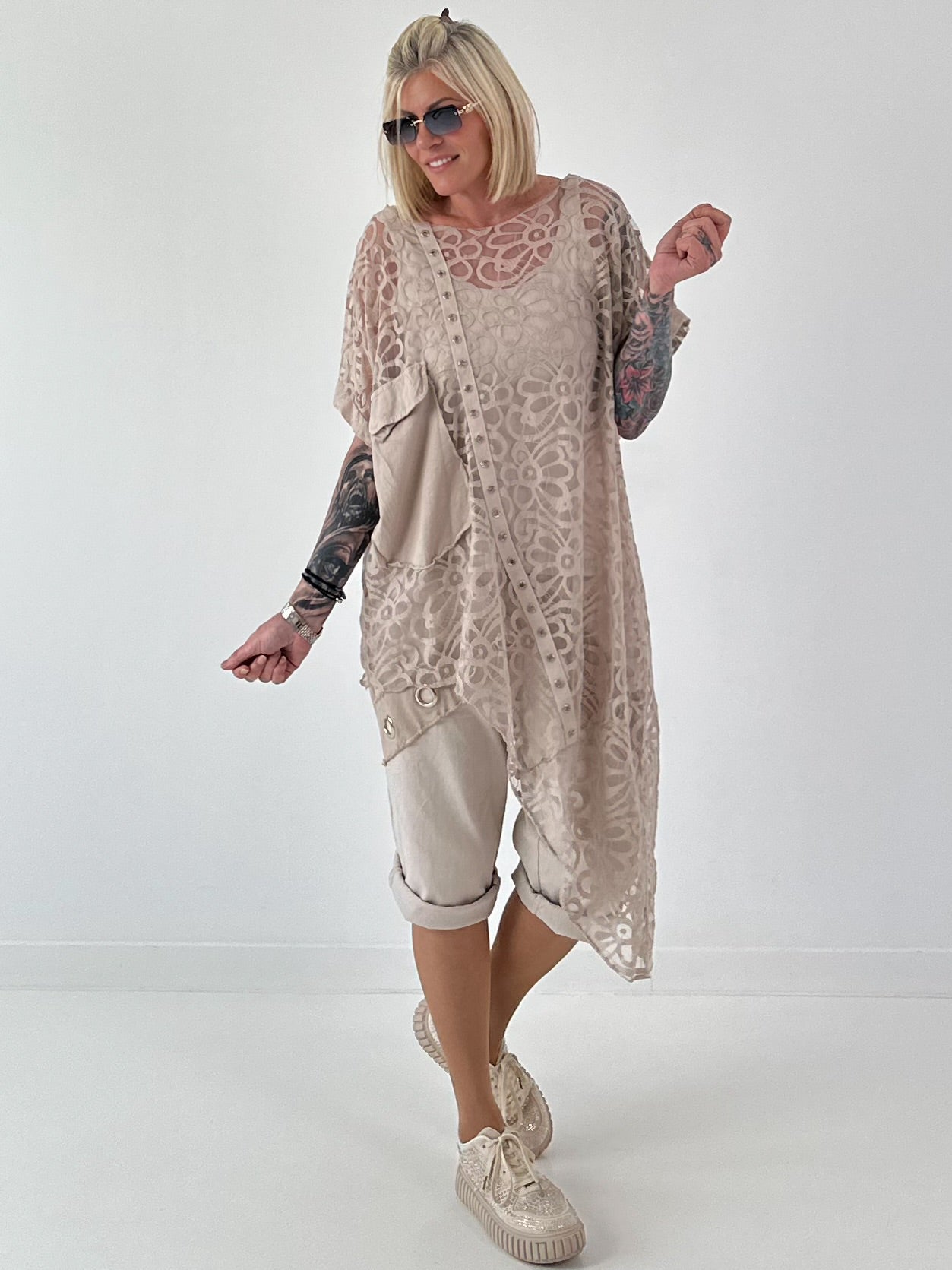 Asymmetrische oversized Tunika mit Jeans Applikationen - beige