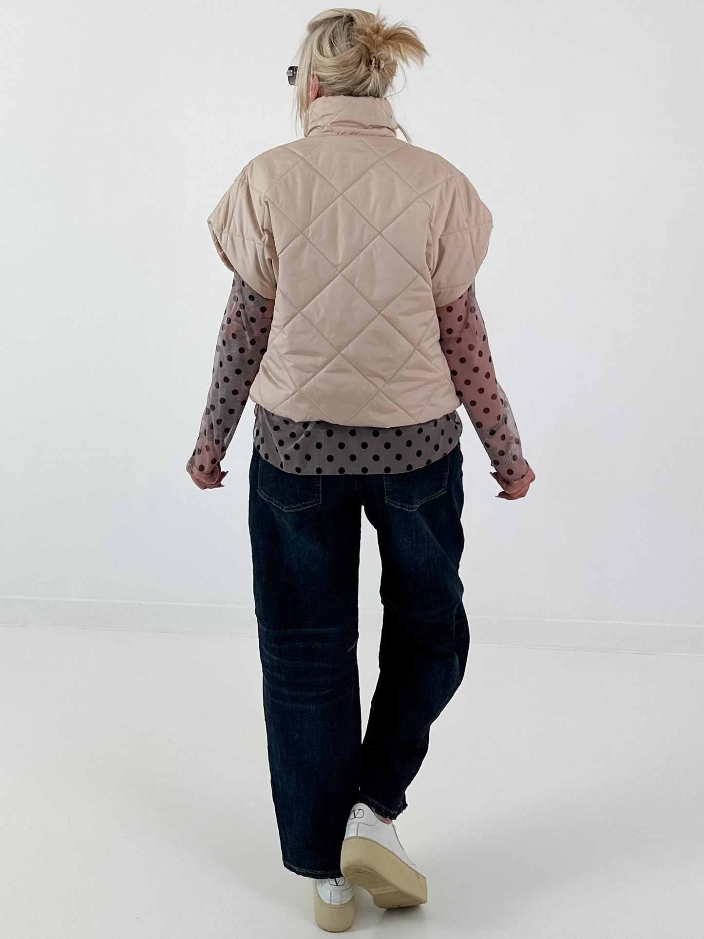 Weste mit besonderen Verschlussdetails - beige